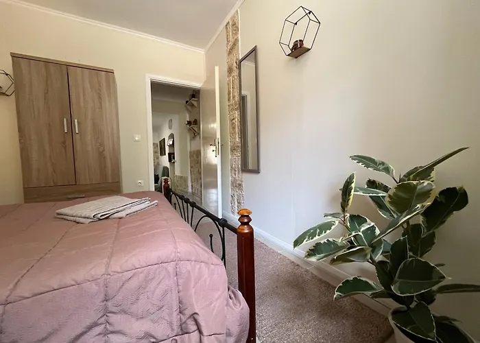 Nonas House